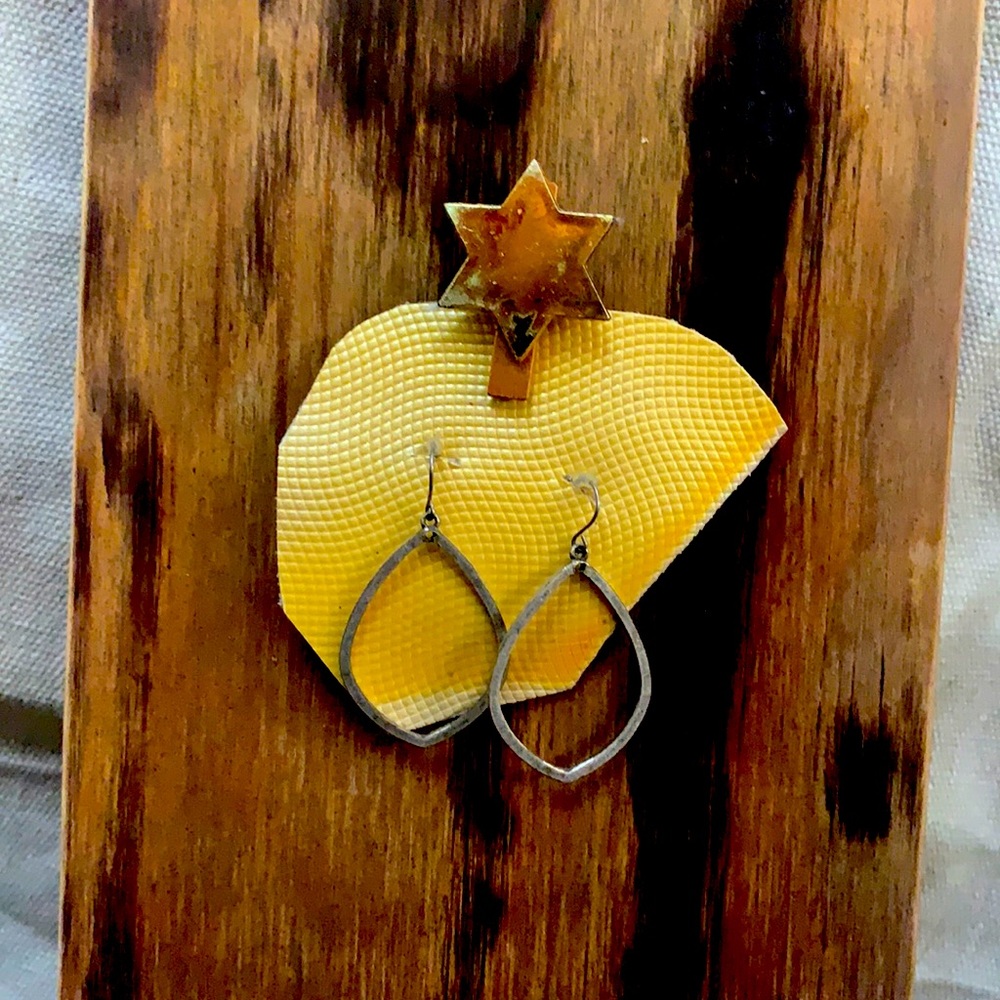 Teardrop silver earrings